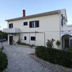 apartmani-mila-pag-island.hotelinzadar.com/